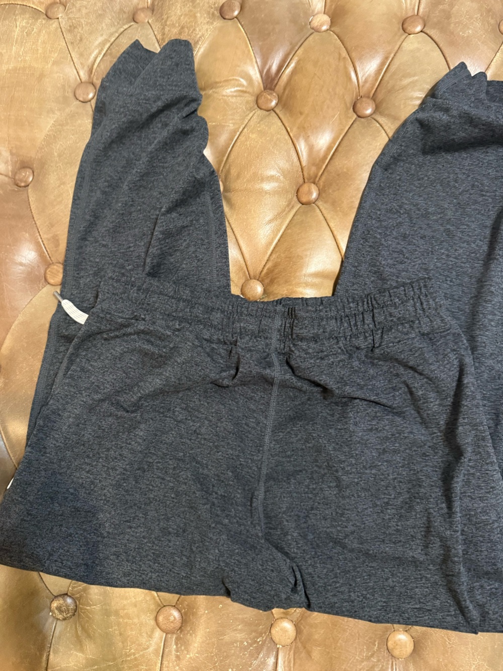 Vuori Performance Jogger Women’s XS Charcoal Heather DreamKnit Sweatpants - Picture 3 of 4